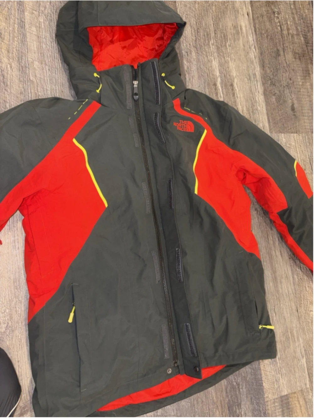 The North Face 3-in-1 HyVent Ski Snow Jacket Coat Mens Medium Black Red